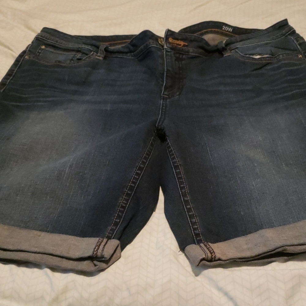 ANA Bermuda shorts